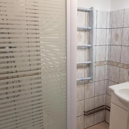 Entre Terre Et La Bichette Nyaraló Guisy